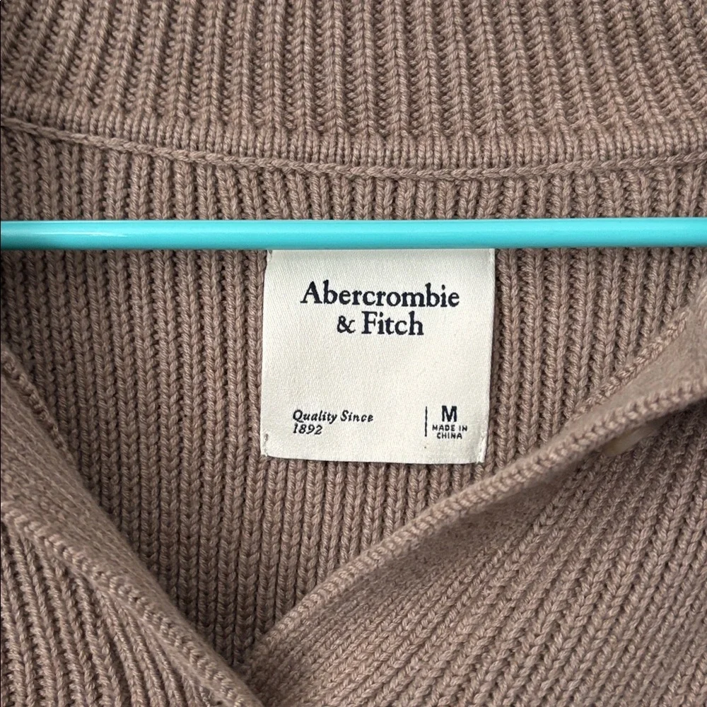 Abercrombie & Fitch Collared Button Up Cardigan - Picture 2 of 4